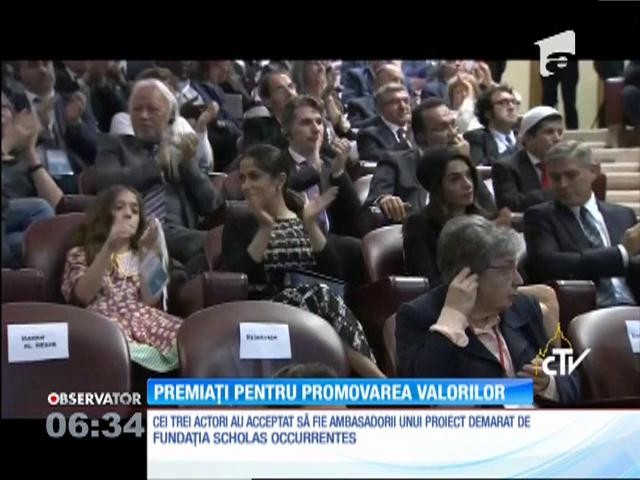 Actorii George Clooney, Richard Gere, şi Salma Hayek, premiaţi de Papa Francisc