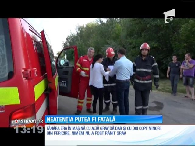 Accident la intrare &icirc;n staţiunea Lacu Sărat. Două gravide și doi copii au ajuns la spitalul din Brăila