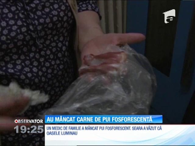 Au m&acirc;ncat carne de pui fosforescentă!