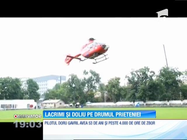 Lacrimi pentru eroii care au decedat &icirc;n elicopterul SMURD prăbuşit &icirc;n Republica Moldova
