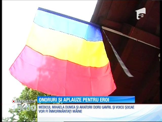 Onoruri şi aplauze pentru eroi! Trei dintre tinerii care s-au prăbuşit cu elicopterul SMURD vor fi &icirc;nmorm&acirc;ntaţi