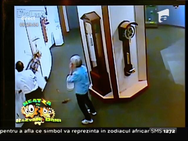 Smiley News: Ce se &icirc;nt&acirc;mplă c&acirc;nd atingem exponatele din muzee