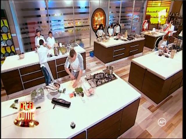 Cei trei concurenți trebuie să impresioneze cei mai buni bucătari din Rom&acirc;nia