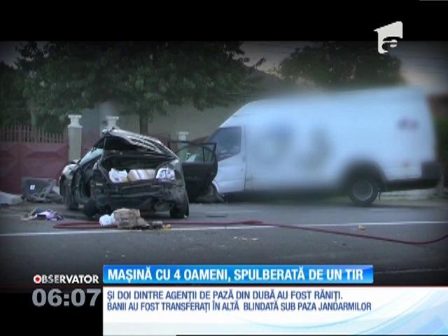 Momente dramatice pe un drum din Neamţ. Patru oameni şi-au pierdut viaţa după ce un autoturism &icirc;n care se aflau, a fost spulberat de o maşină blindată