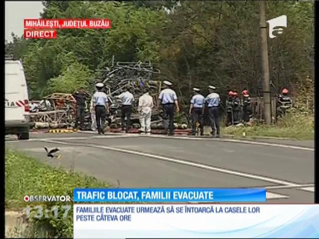 Un TIR &icirc;ncărcat cu 800 de butelii a luat foc &icirc;n localitatea Mihăileşti din Buzău