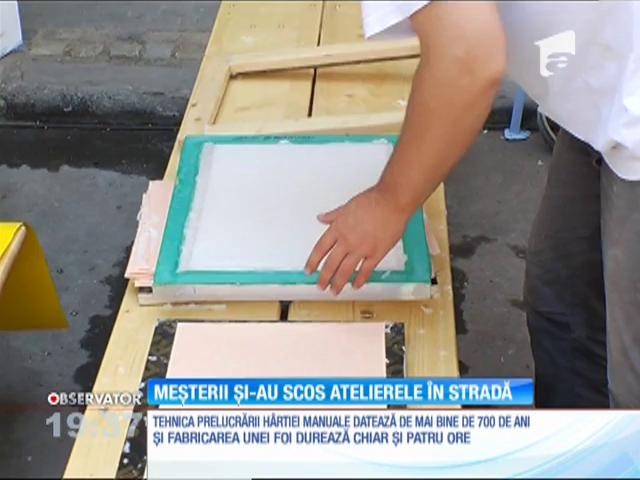 Meşterii tradiţionali şi-au scos atelierele &icirc;n stradă