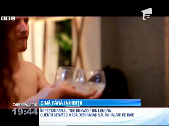 Localul unde oaspeţii sumar sau deloc &icirc;mbrăcaţi