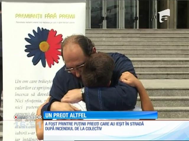 Preotul care ascultă rock a fost premiat &icirc;n cadrul campaniei " Premianţii fără premii"