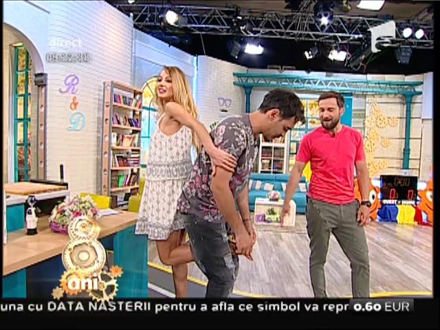 "Da' ce crezi, că eu nu știu meserie?" Răzvan s-a specializat &icirc;n potcovit! Flavia, nevoită să ridice... piciorul