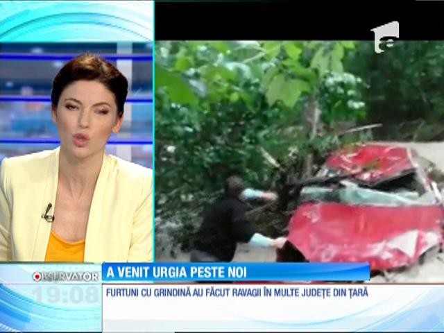 Potopul a venit peste Rom&acirc;nia. &Icirc;n multe zone a plouat torenţial, iar fulgere au brăzdat zeci de minute cerul
