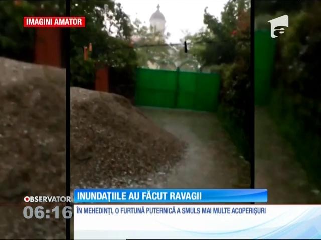 Inundaţiile au făcut prăpăd &icirc;n mai multe judeţe din ţară. O mare parte din oraşul Petroşani, acoperită de ape