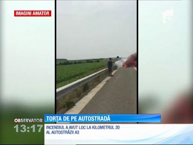 O maşină a ars ca o torţă pe autostrada Bucureşti - Ploieşti