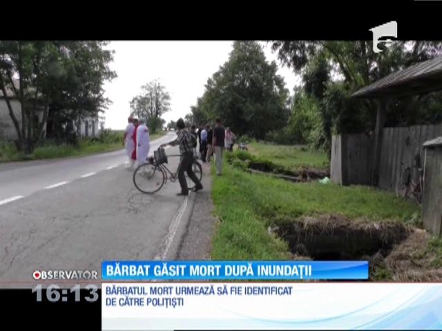 O bătr&acirc;nă din județul Suceava a găsit un bărbat &icirc;ntr-un șanț