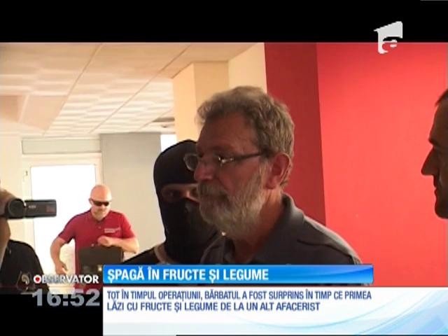 Directorul Direcţiei de Sănătate Publică, prins &icirc;n flagrant &icirc;n timp ce primea șpagă