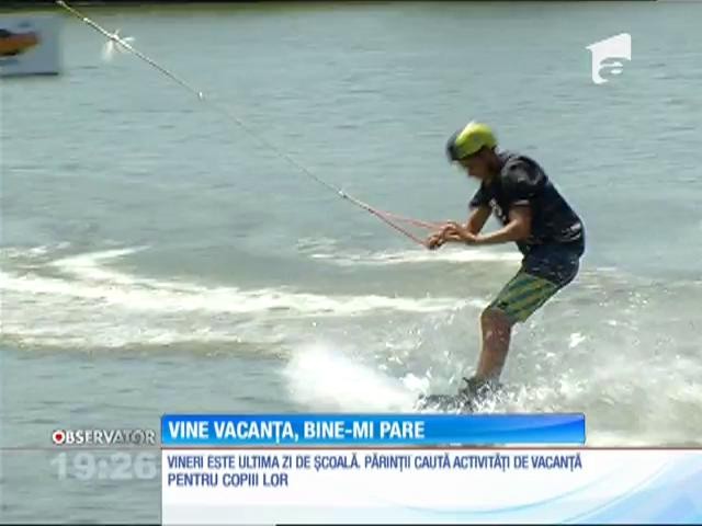 Părinții caută activități de vacanță pentru copiii lor