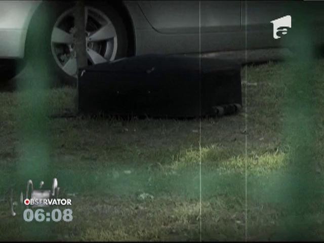 Un geamantan negru, abandonat &icirc;ntr-un parc din T&acirc;rgu Jiu, a pus pe jar pirotehniştii