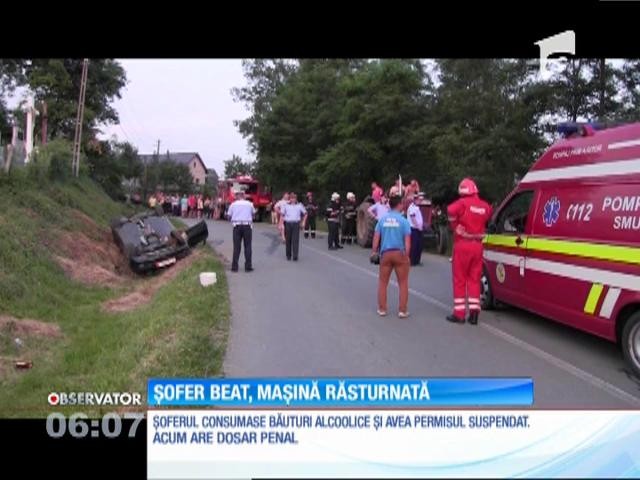 Un t&acirc;năr din judeţul Sălaj, la un pas să &icirc;şi conducă prietenii spre moarte, după ce s-au răsturnat cu maşina