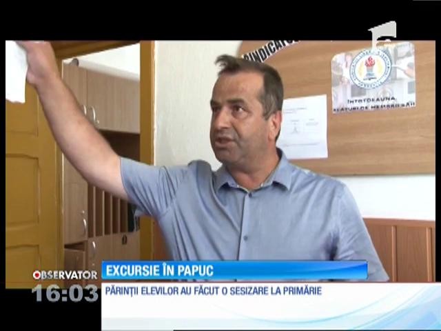 12 elevi s-au &icirc;nghesuit &icirc;ntr-o mașină condusă de profesorul de matematică