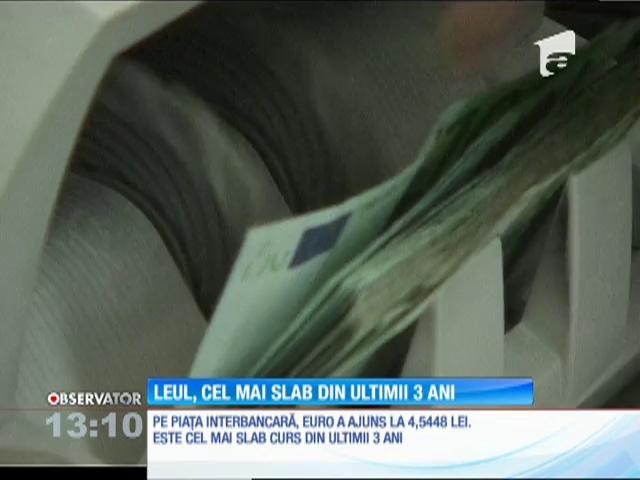 Leu, cel mai slab din ultimii 3 ani
