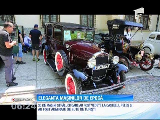 30 de maşini de epocă şi-au spus poveştile pe terasa Castelului Peleş