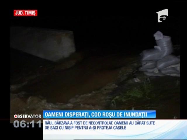 Noapte de groază &icirc;n judeţul Timiş. Mai multe localităţi au fost lovite de viitură, după lăsarea &icirc;ntunericului