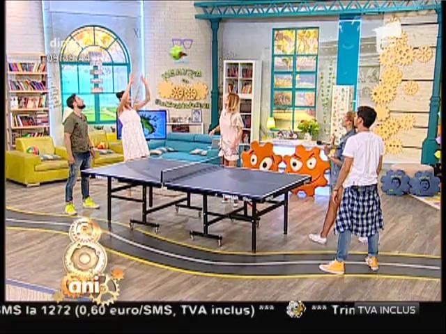Nebunie &icirc;n platoul de la Neatza! Fete versus băieți: cine dă mai bine cu... fruntea