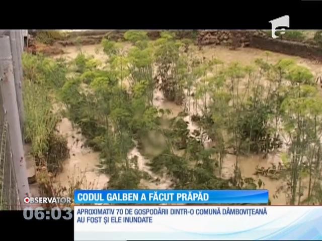 Furtunile au făcut prăpăd &icirc;n mai multe judeţe din ţară. Sute de gospodării sunt sub ape