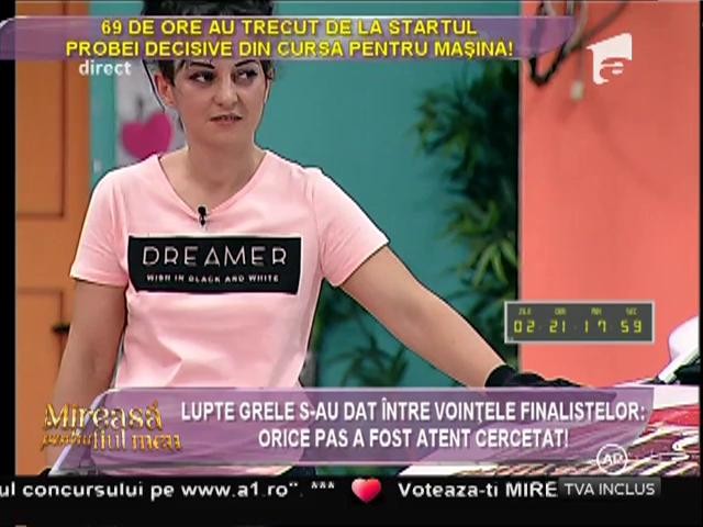 Război psihologic &icirc;n finala cursei pentru maşină!