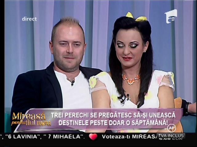 Pe c&acirc;nd toamna stăp&acirc;nea, primii muguri ai iubirii &icirc;nfloreau!