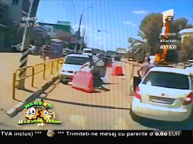 Smiley News: Cum se șicanează &icirc;n trafic doi șoferi extremi de calmi