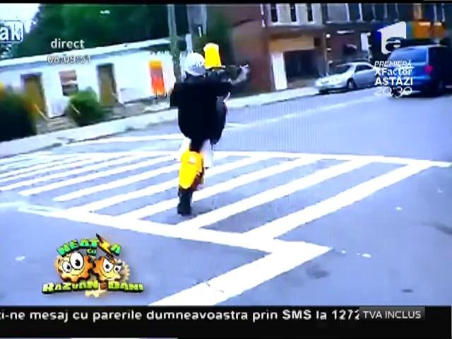 Să r&acirc;dem cu motociclistul care nu respectă nicio regulă de circulație