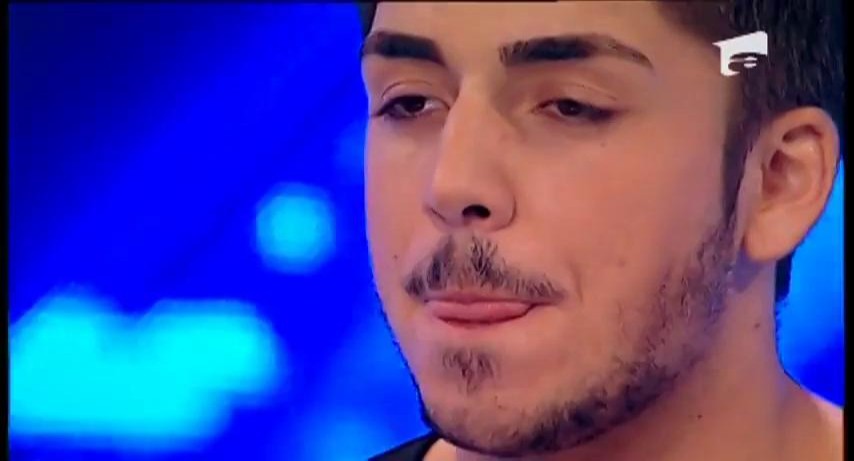 Cu patru de "DA", Alex Mladin se califică în următoarea etapă X Factor!