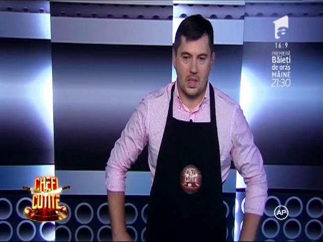 Soțul și soția au ajuns adversari! Și-au scos cuțitele și s-au duelat &icirc;n bucătărie!