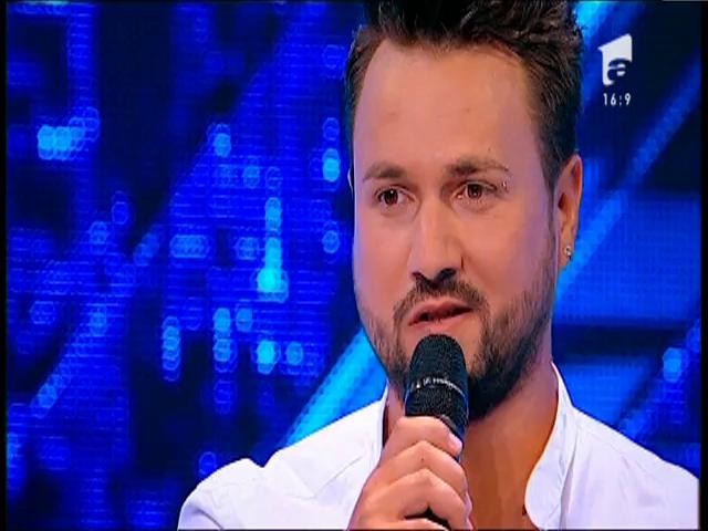 A dat cuţitul de bucătar, pe microfonul de la "X Factor"!