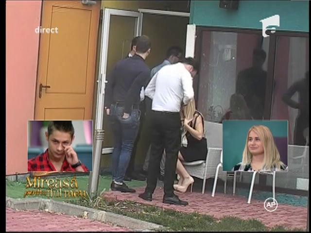 Răfuială &icirc;ntre băieţi după &icirc;nfr&acirc;ngerea &icirc;nregistrată &icirc;n faţa fetelor!