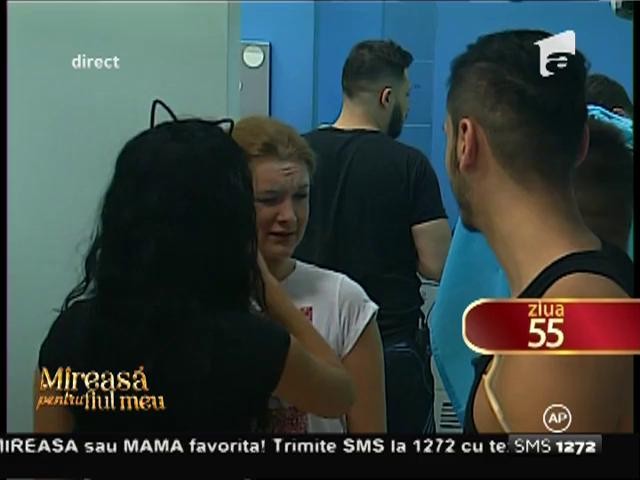 Ana-Maria şi-a dat &icirc;n petic &icirc;n casa băieţilor!