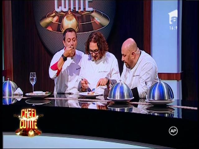Chefii degustă preparatele concurenților care au intrat la duel