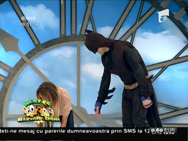 Battle pe ringul de dans &icirc;ntre Flavia şi Batman "Pipinu de Rom&acirc;nia"!