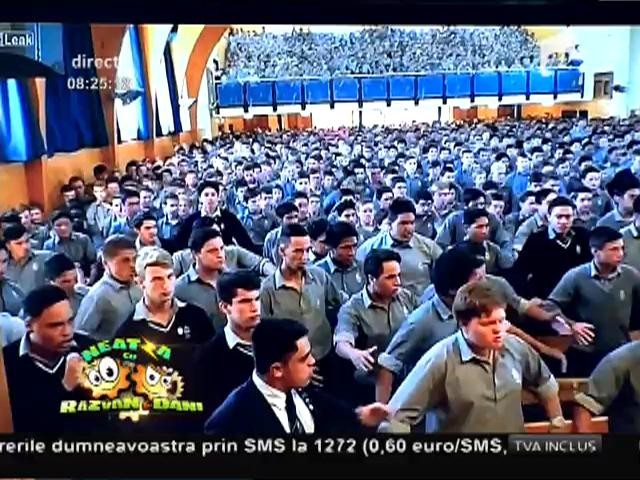 Smiley News: Moment impresionat la retragerea unui profesor de liceu din Noua Zeelandă!