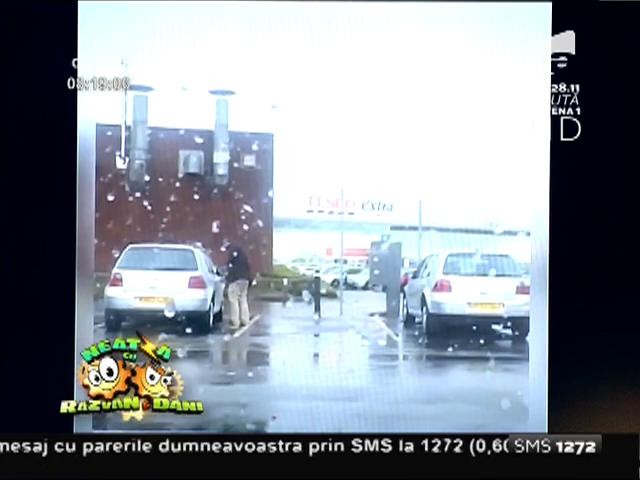 Smiley News: Şi-a &icirc;ncurcat maşina &icirc;n parcare