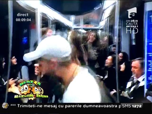 Smiley News: Cum se distrează lumea &icirc;n metroul din Madrid