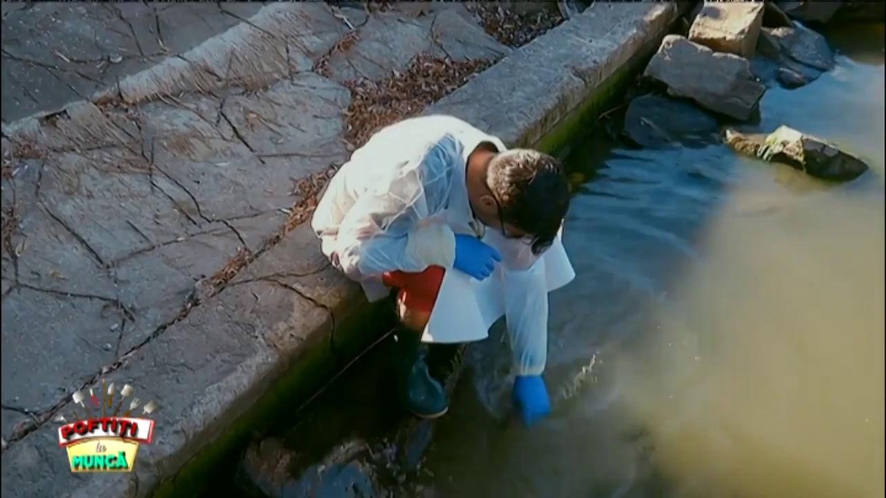 &Icirc;n loc să muncească, Liviu V&acirc;rciu resuscitează pești!