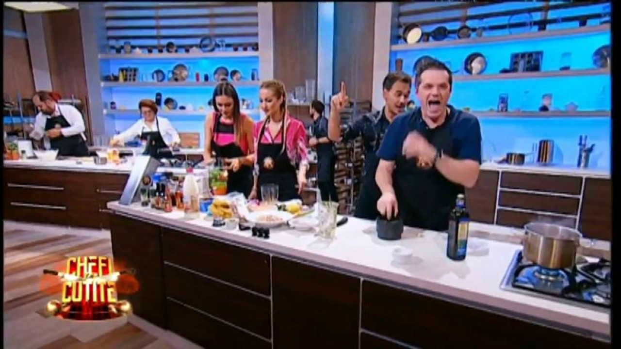 Maria Buză şi Şerban Copoț au făcut vocalize &icirc;n bucătărie! Vedetele fac show la &bdquo;Chefi la cuțite&rdquo;!