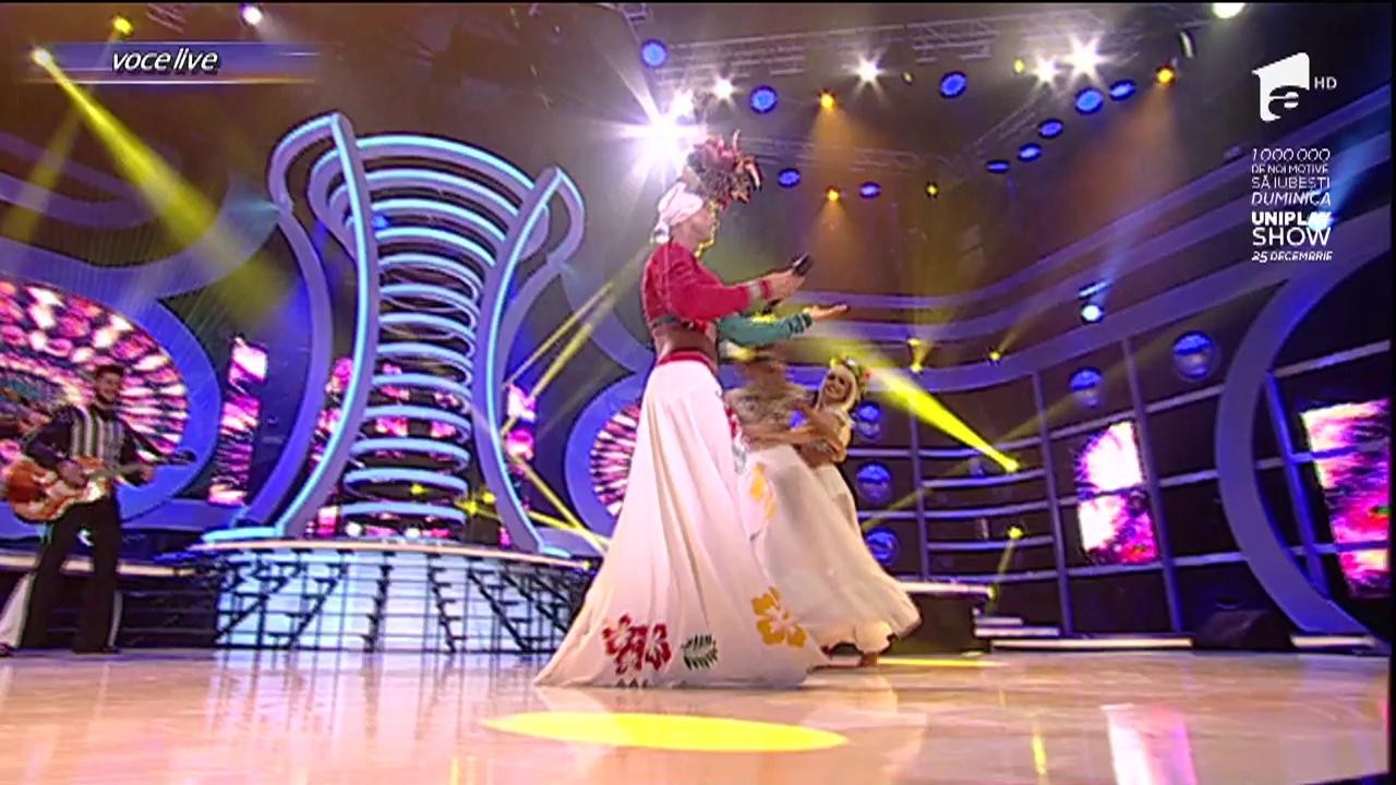 Dorian Popa se transformă în Carmen Miranda - "Rebola a Bola"