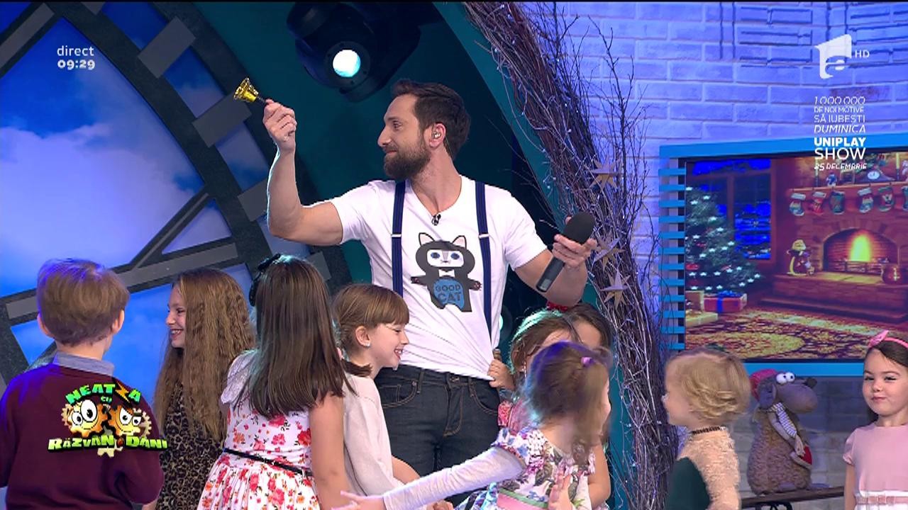 Dezmăț total! Dani Oțil, dădacă pentru aproape 20 de copii!