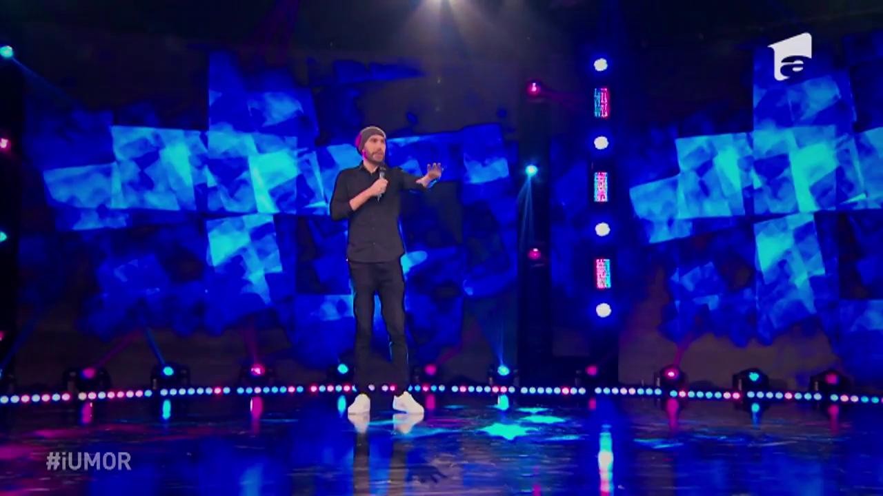 Finala iUmor &icirc;ncepe tare. Adrian Lungu se dezlănțuie pe scenă și apoi &icirc;l agresează pe Mihai Bendeac!