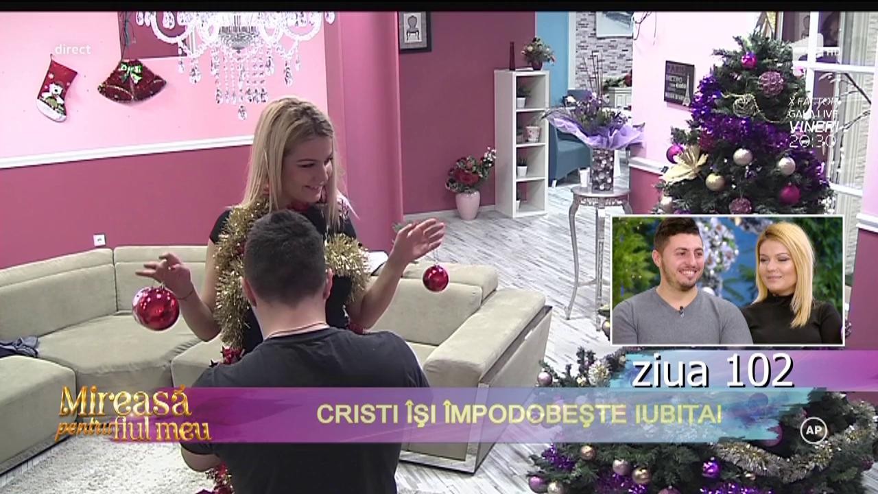 Cristi şi-a împodobit iubita de Crăciun