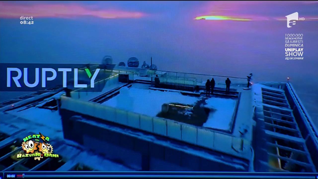 Smiley News: Cel mai "&icirc;nalt" patinoar artificial din lume