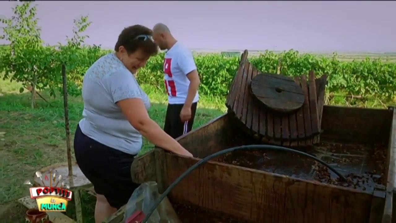 Nea Mărin, Liviu Vârciu și Monica merg la piscină