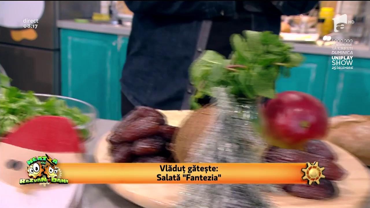 Salată "Fantezia" - cu trei tipuri de salată și piept de pui